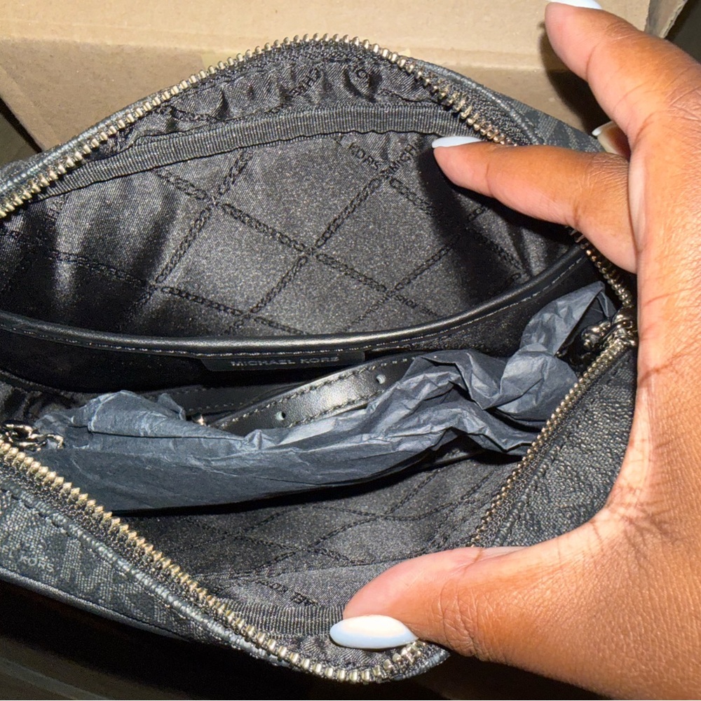Women’s Michael Kors Black Quilted Signature Crossbody Pouch
